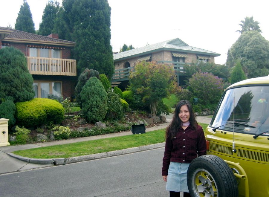 Manda and Ethel in 'Neighbours' Ramsay Street (aka Pin Oak Court)