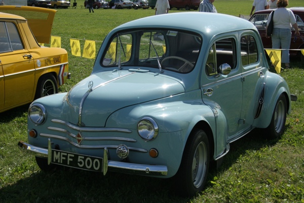 Morris Minor wannabe Renault 4CV